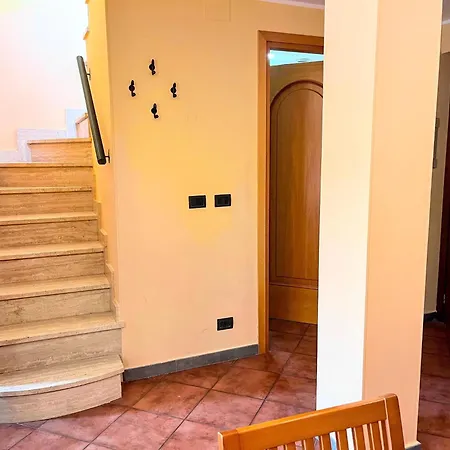 With 4 And Garden, Cleaning Included Hébergement de vacances Rome